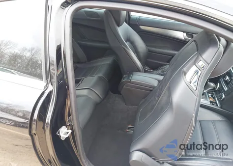 2013 Mercedes-Benz C 250 z USA, uszkodzony, nr VIN WDDGJ4HB7DG060773